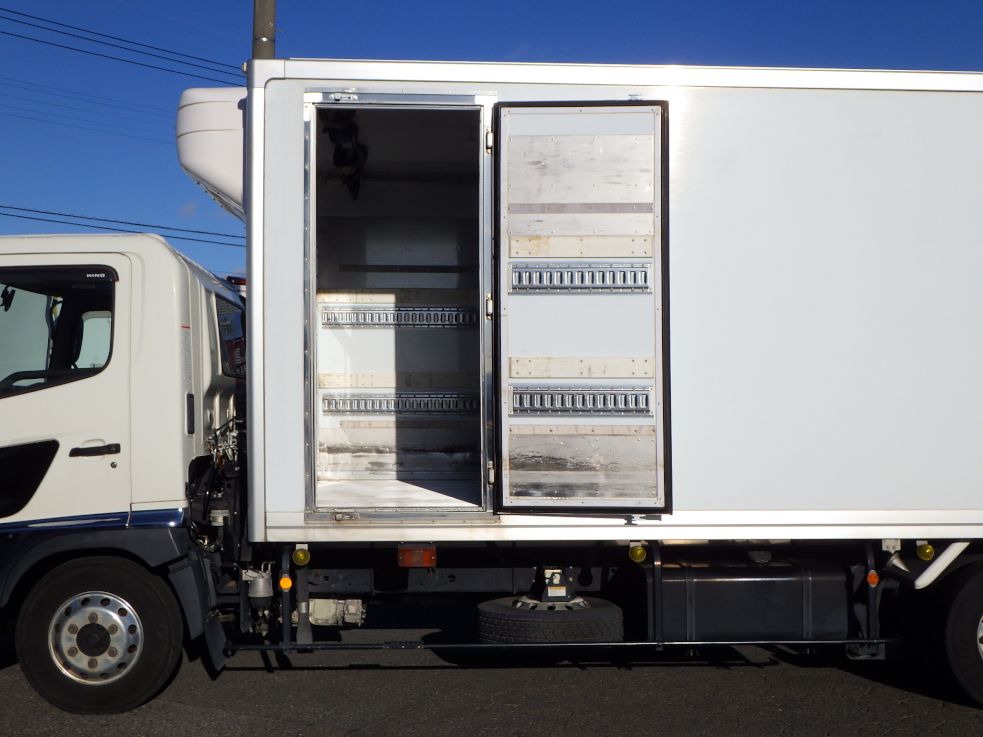 助手席側に片開式ドアが付いています|日野 レンジャー 2KG-FC2ABG(2WD)の写真12