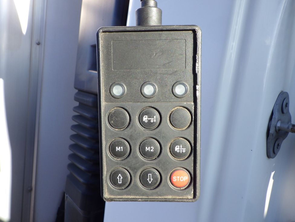 エアサスのコントローラーです。|日野 レンジャー 2KG-FC2ABG(2WD)の写真24