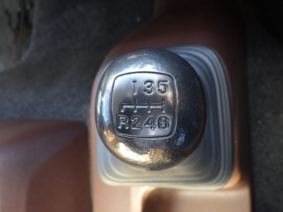 MT6速です。|日野 レンジャー 2KG-FC2ABG(2WD)の写真27