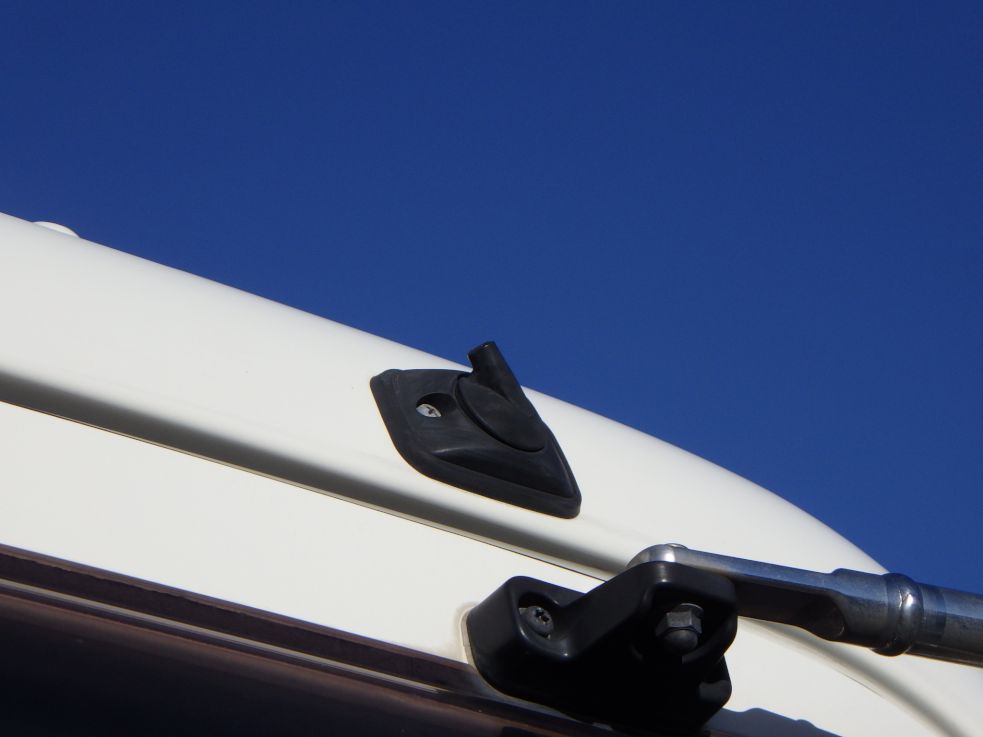 アンテナが欠損しています。|日野 レンジャー 2KG-FC2ABG(2WD)の写真33