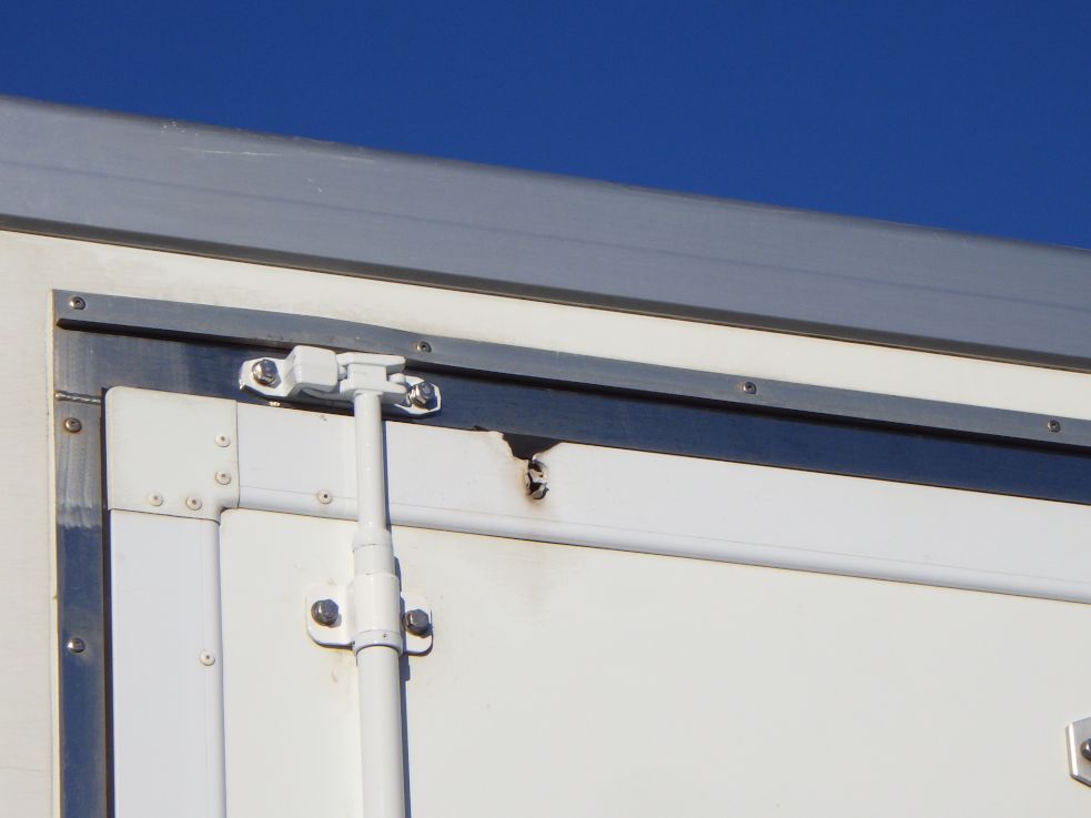 サイドドアに割れがあります。|日野 レンジャー 2KG-FC2ABG(2WD)の写真37