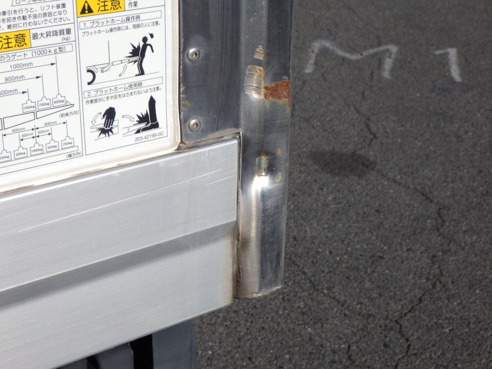 ボディー後方の助手席側にキズ・ヘコミがあります。|日野 レンジャー 2KG-FC2ABG(2WD)の写真39