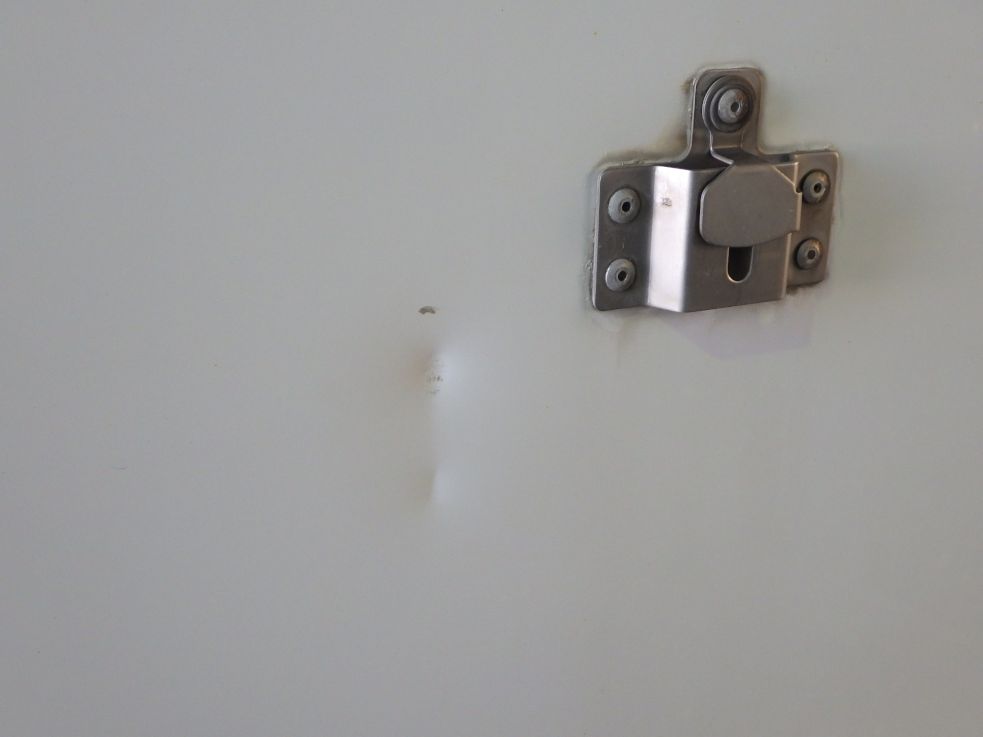 ボディーの両サイドにキズ・ヘコミがあります。|日野 レンジャー 2KG-FC2ABG(2WD)の写真40