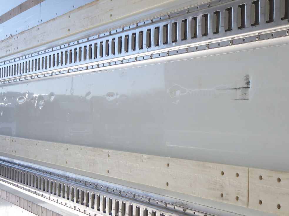 荷台内側にキズ・ヘコミがあります。|日野 レンジャー 2KG-FC2ABG(2WD)の写真43