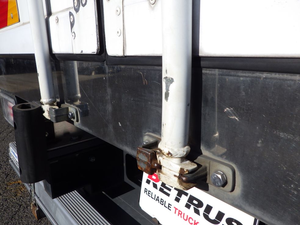 ハンマーロック下側にキズ・ヘコミがあります。|日野 レンジャー 2KG-FC2ABG(2WD)の写真48