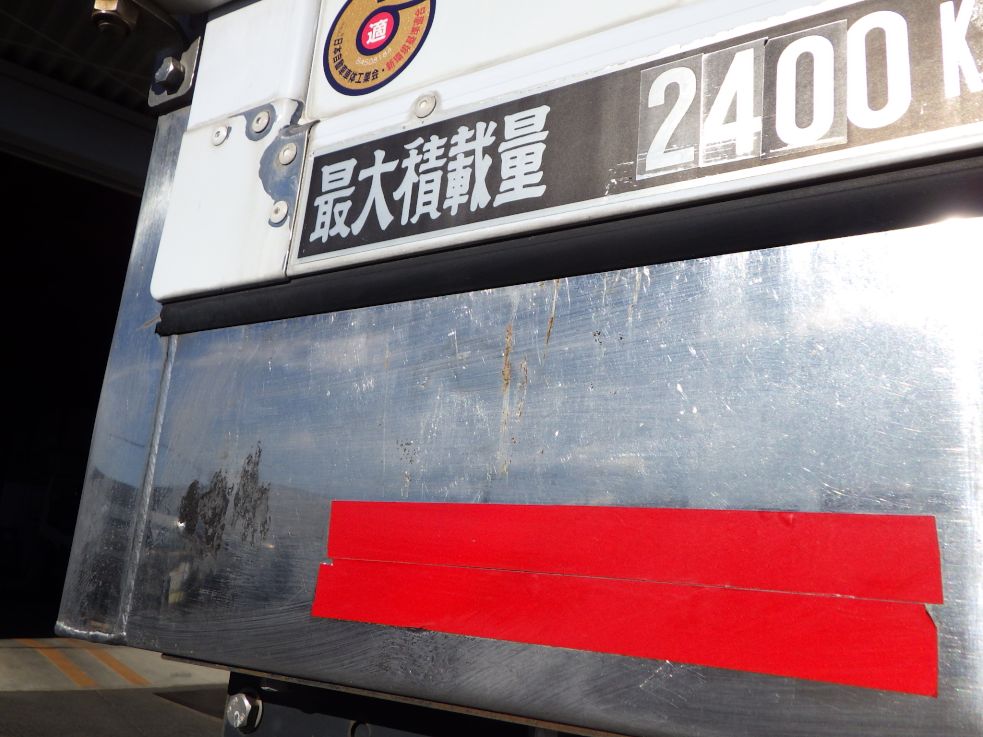 化粧板の助手席側に軽いヘコミがあります。|日野 レンジャー 2KG-FC2ABG(2WD)の写真49