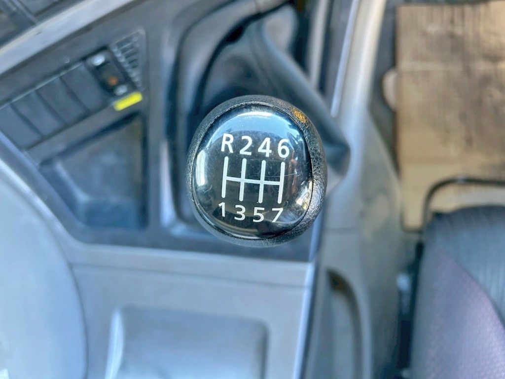 UDトラックス クオン 2PG-CW5ALの写真6