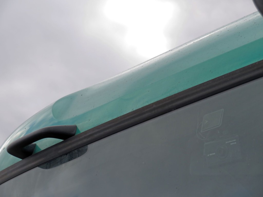 ルーフ前側に軽いヘコミがあります。|UDトラックス クオン 2PG-CW5ALの写真27