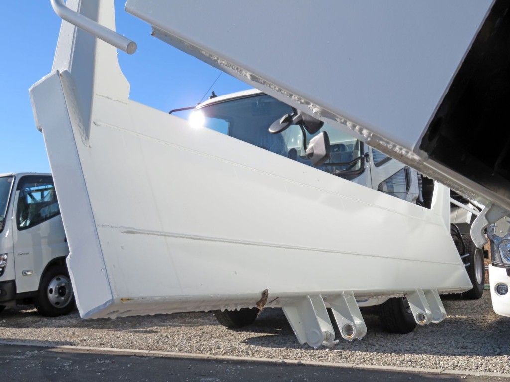 三菱 ファイター 2KG-FK72F(2WD)の写真11