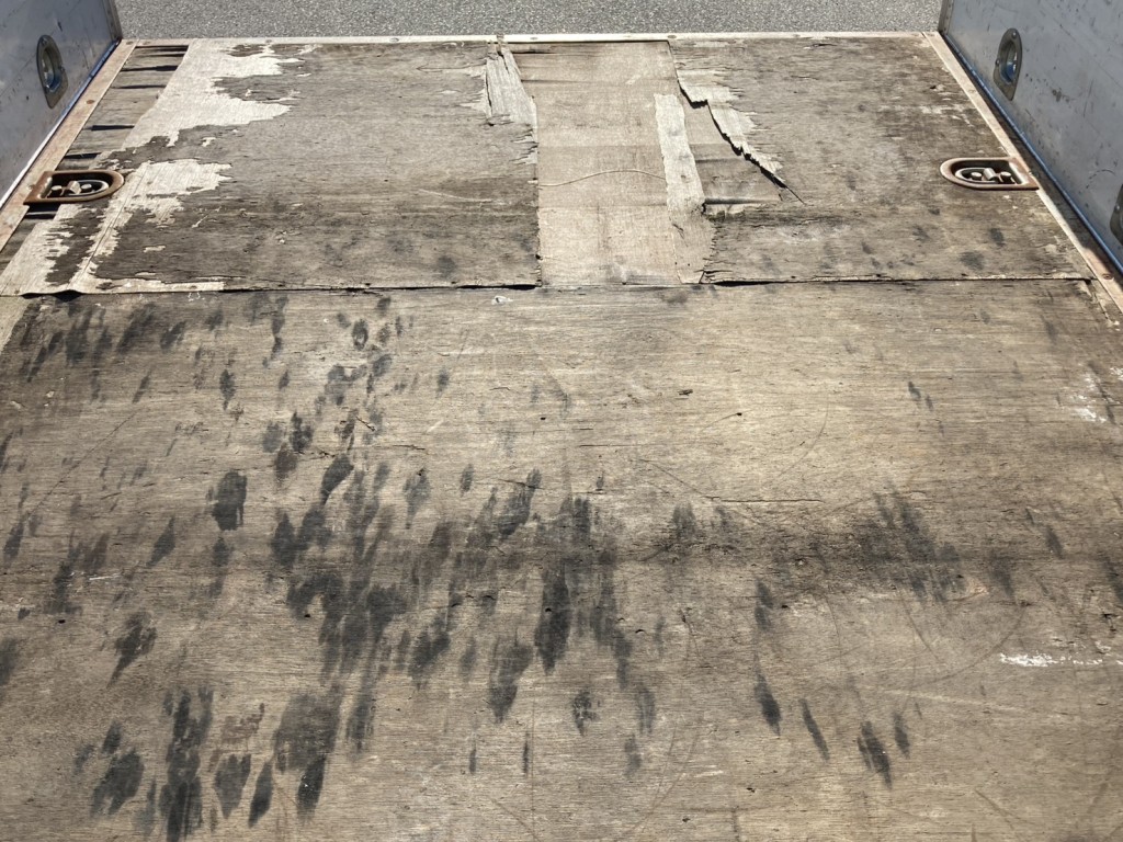 いすゞ エルフ TRG-NPR85AR(2WD)の写真22