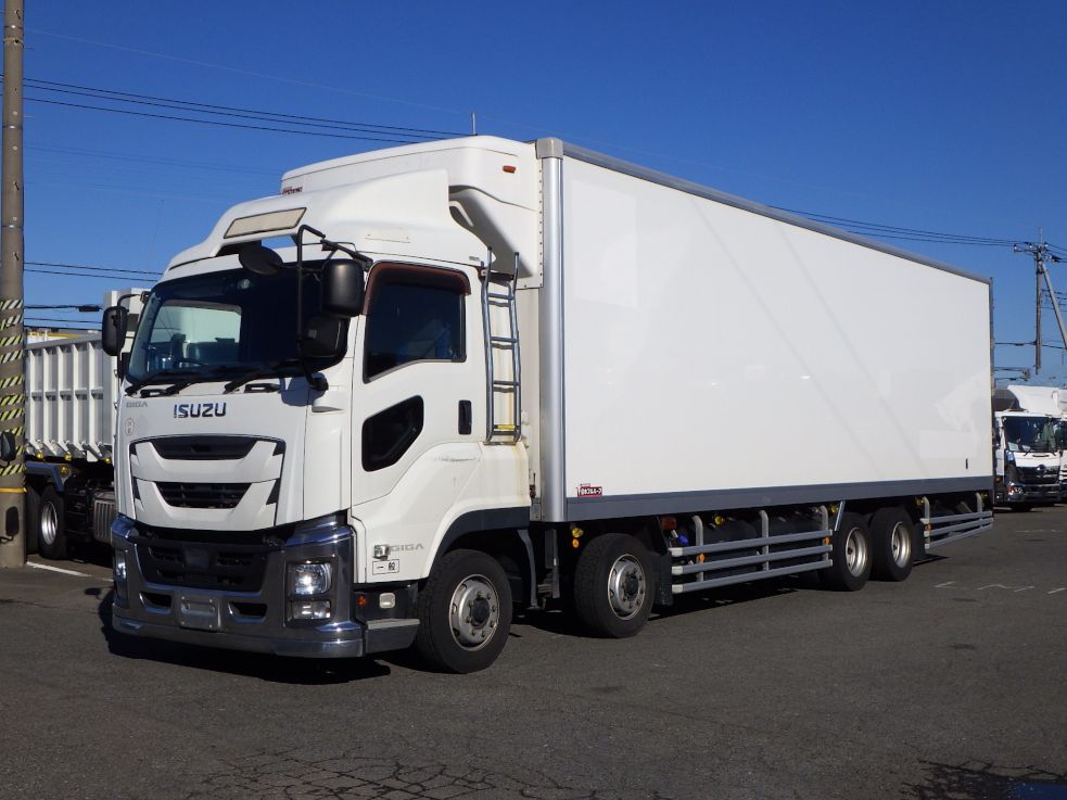 いすゞ ギガ QPG-CYJ77Bの写真1