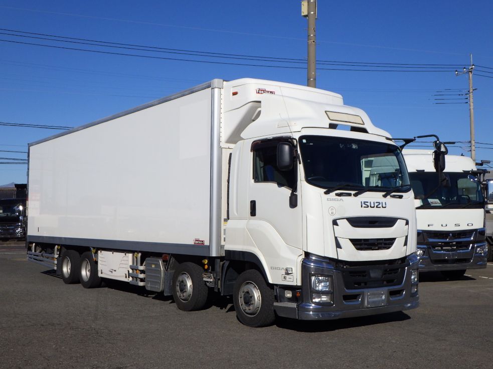 いすゞ ギガ QPG-CYJ77Bの写真2