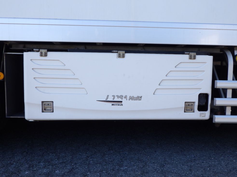 サブエンジン式です。|いすゞ ギガ QPG-CYJ77Bの写真14