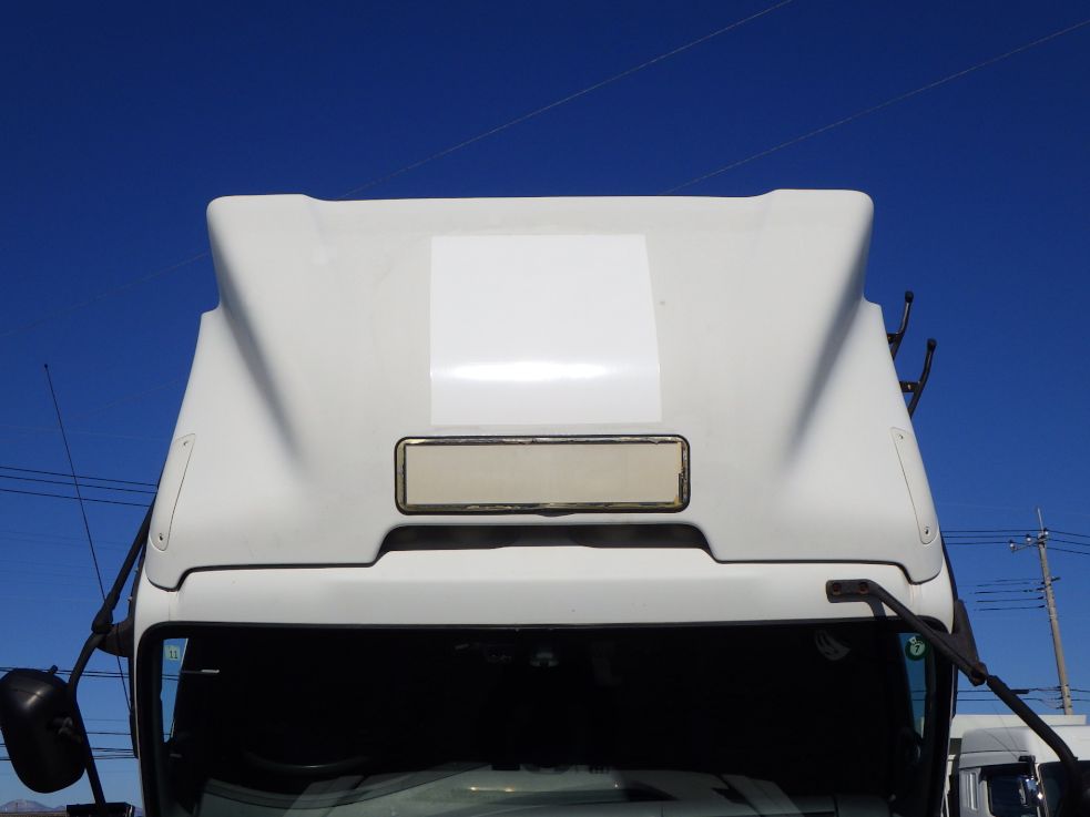 導風板に塗装跡があります。|いすゞ ギガ QPG-CYJ77Bの写真29