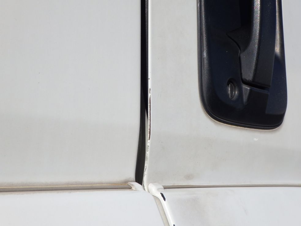 運転席側ドアにキズがあります。|いすゞ ギガ QPG-CYJ77Bの写真31