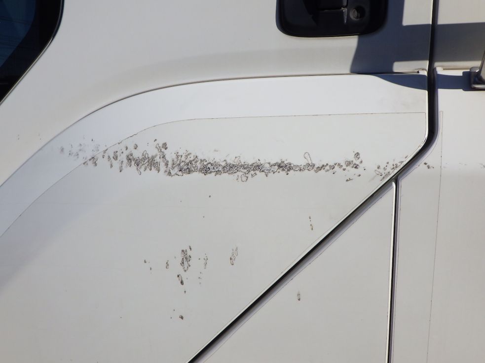 助手席側フェンダーにキズがあります。（運転席側にもあります）|いすゞ ギガ QPG-CYJ77Bの写真32