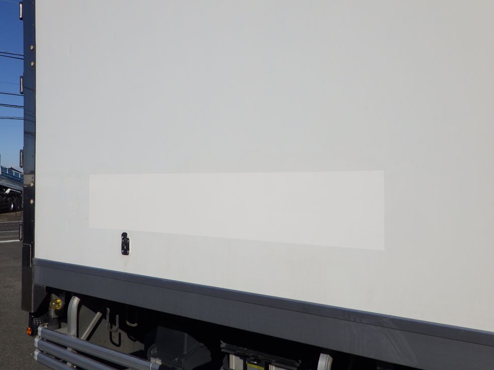 ボディーの両サイドに塗装跡があります。|いすゞ ギガ QPG-CYJ77Bの写真35