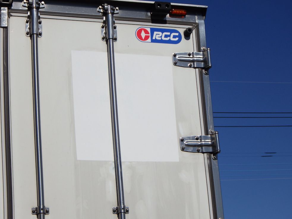 リヤ扉に塗装跡があります。|いすゞ ギガ QPG-CYJ77Bの写真41