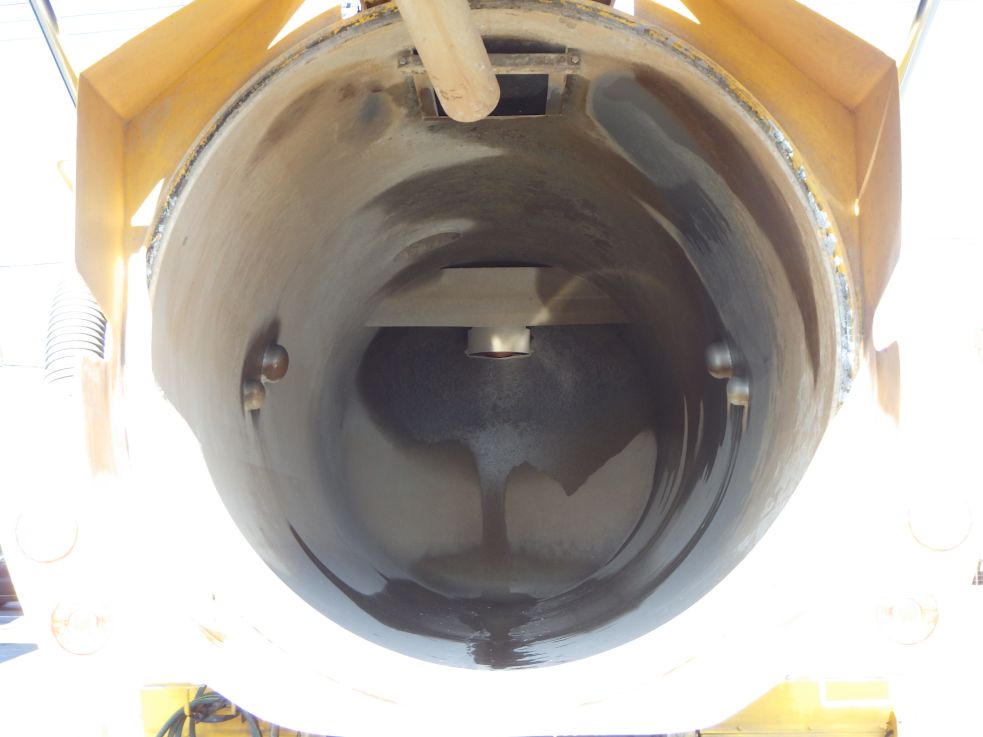 タンク内部の状態です。ステンレス製です|いすゞ ギガ 2PG-CYZ77CMの写真9