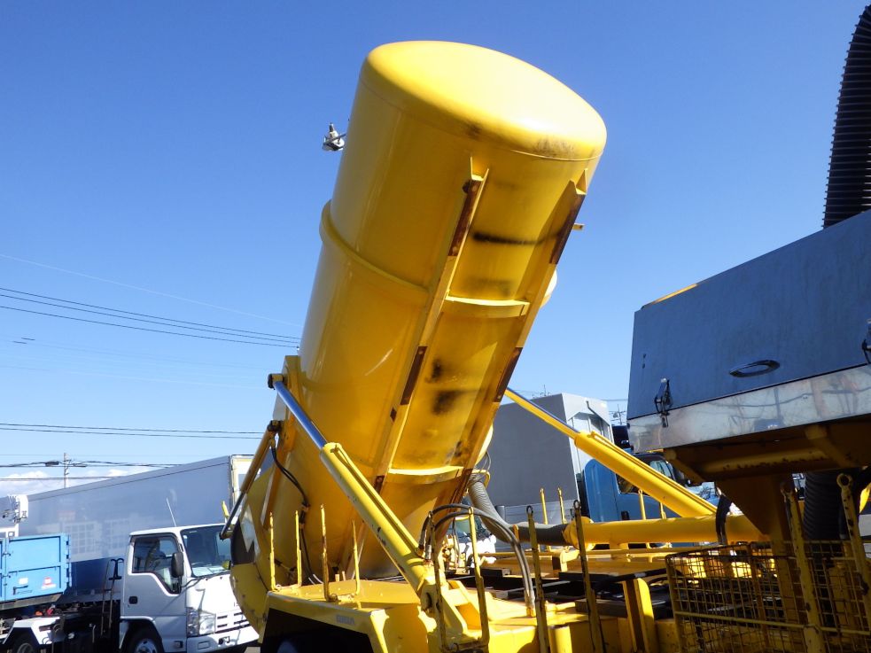 タンク下回りの状態です。|いすゞ ギガ 2PG-CYZ77CMの写真11