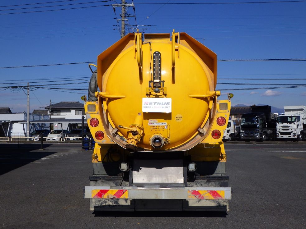 積載物は汚水です。|いすゞ ギガ 2PG-CYZ77CMの写真13