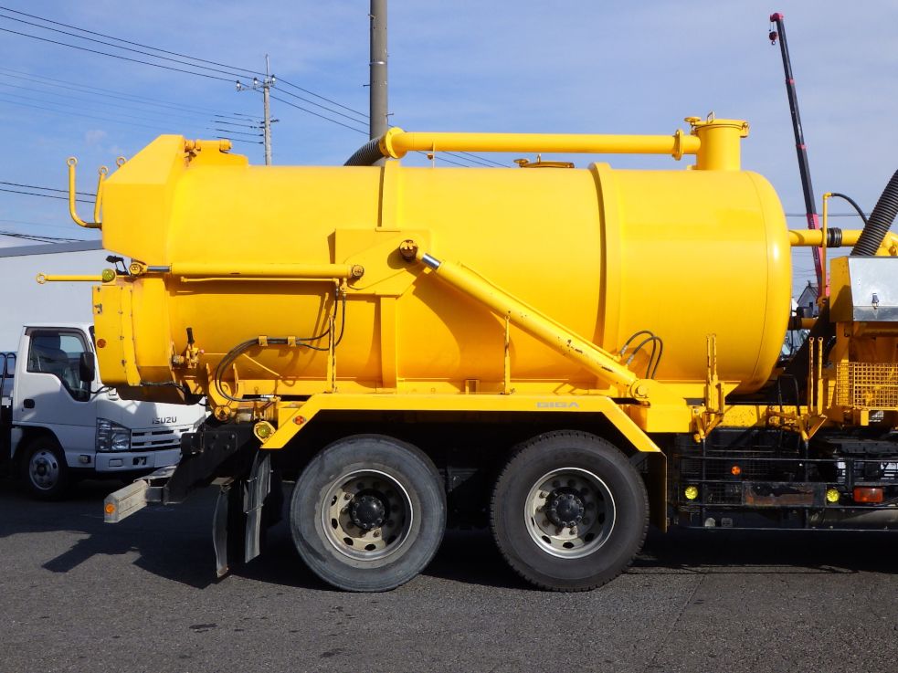 タンクの外観状態です。|いすゞ ギガ 2PG-CYZ77CMの写真14