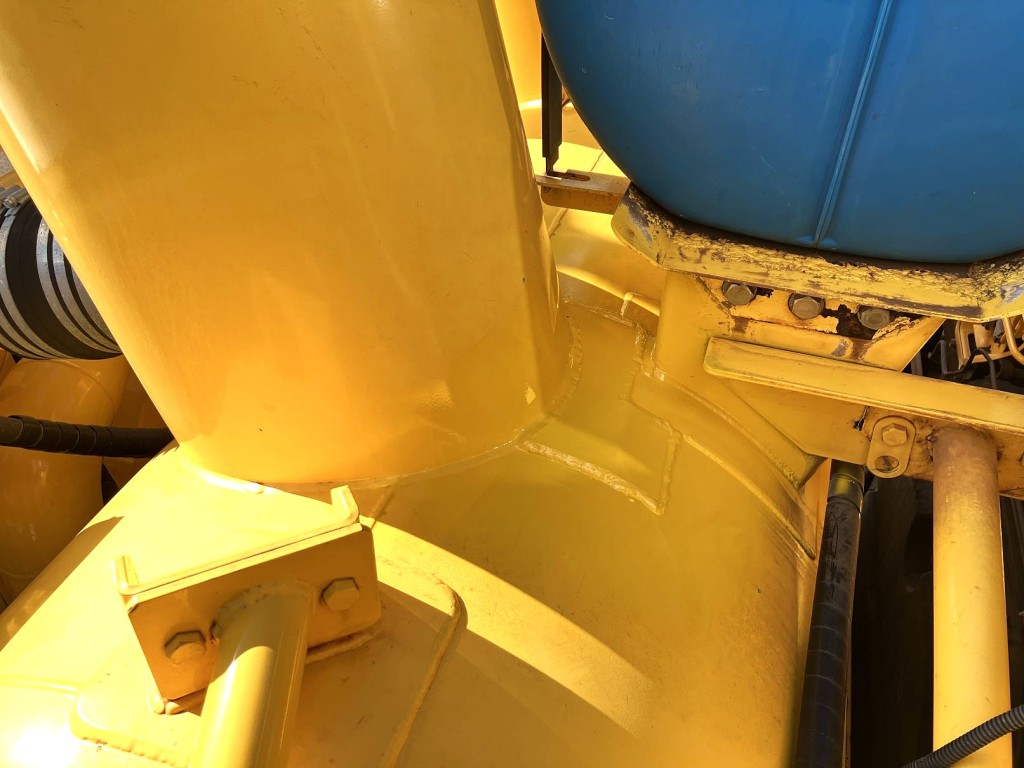 4次キャッチャータンク上部に補修箇所があります。|いすゞ ギガ 2PG-CYZ77CMの写真28