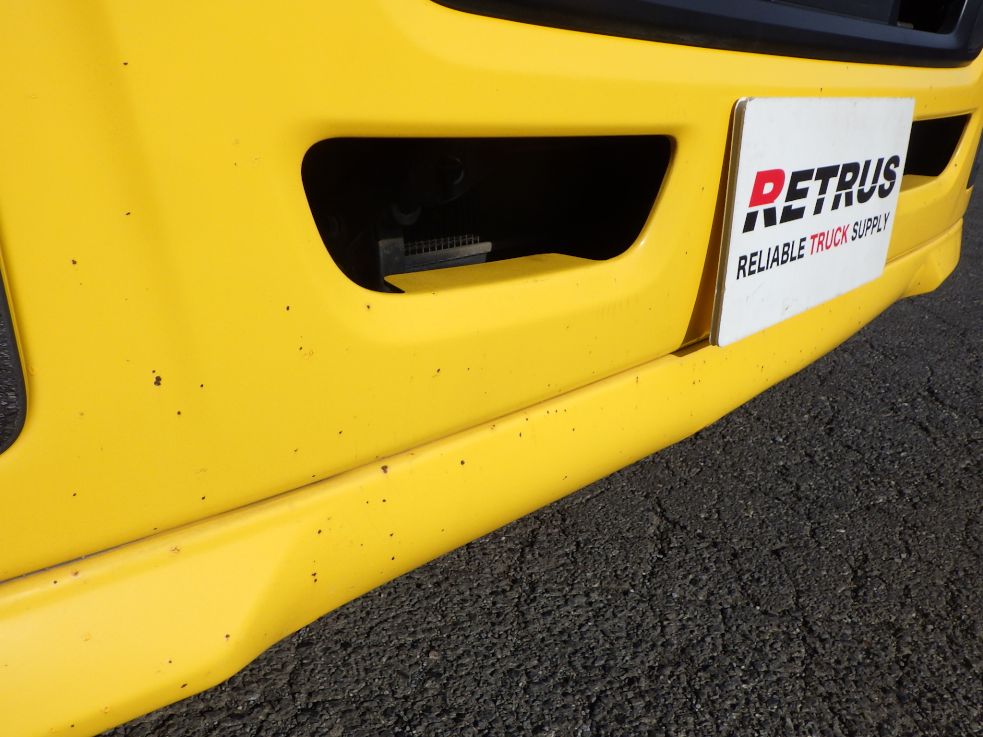 フロントバンパーに飛び石キズがあります。|いすゞ ギガ 2PG-CYZ77CMの写真34