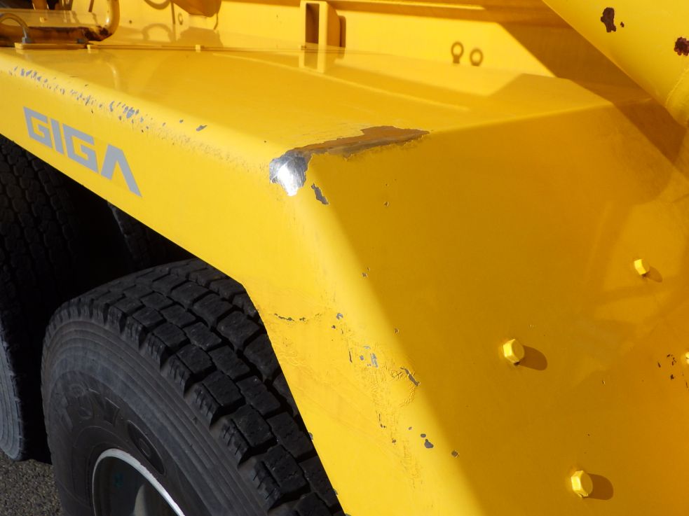 運転席側リヤフェンダーにキズ・ヘコミがあります。（ステンレス製です）|いすゞ ギガ 2PG-CYZ77CMの写真39