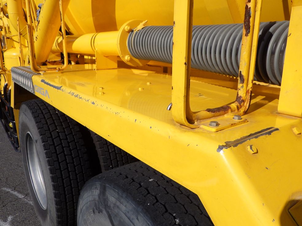 助手席側リヤフェンダーにキズがあります。（ステンレス製です）|いすゞ ギガ 2PG-CYZ77CMの写真40