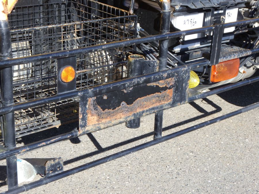 運転席側サイドバンパーステーにキズ・サビがあります。|いすゞ ギガ 2PG-CYZ77CMの写真42