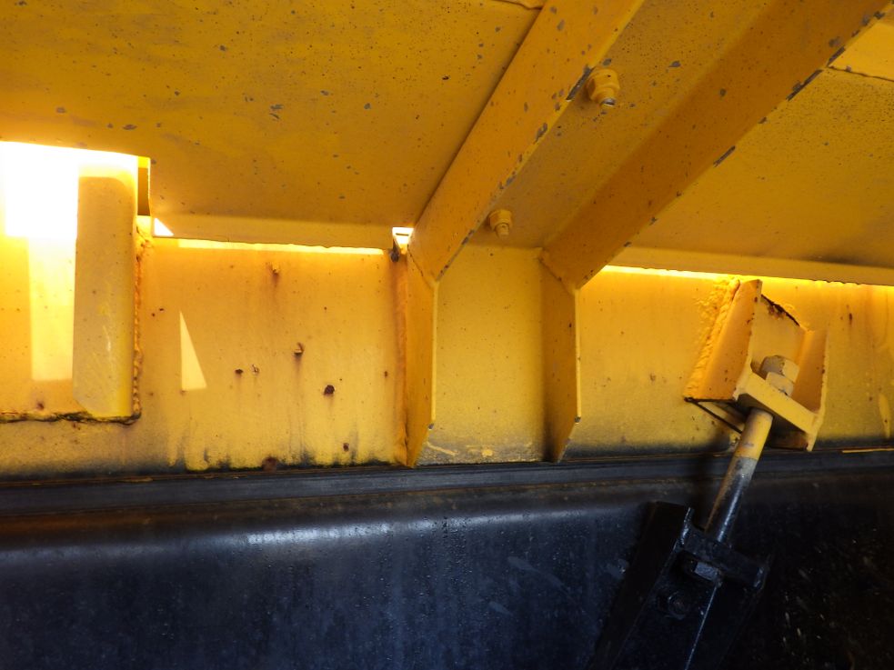 サブフレームにキズ・サビがあります。|いすゞ ギガ 2PG-CYZ77CMの写真43