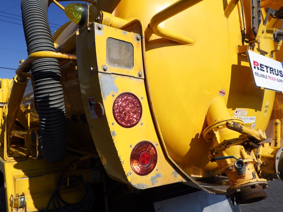 テール周りに塗装の剝がれがあります。|いすゞ ギガ 2PG-CYZ77CMの写真45