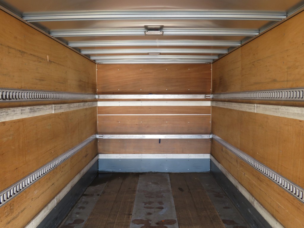 ※床板前方に濡れ箇所ありますが洗車後撮影の為、一部乾いていません。|いすゞ フォワード TKG-FRR90S2(2WD)の写真8