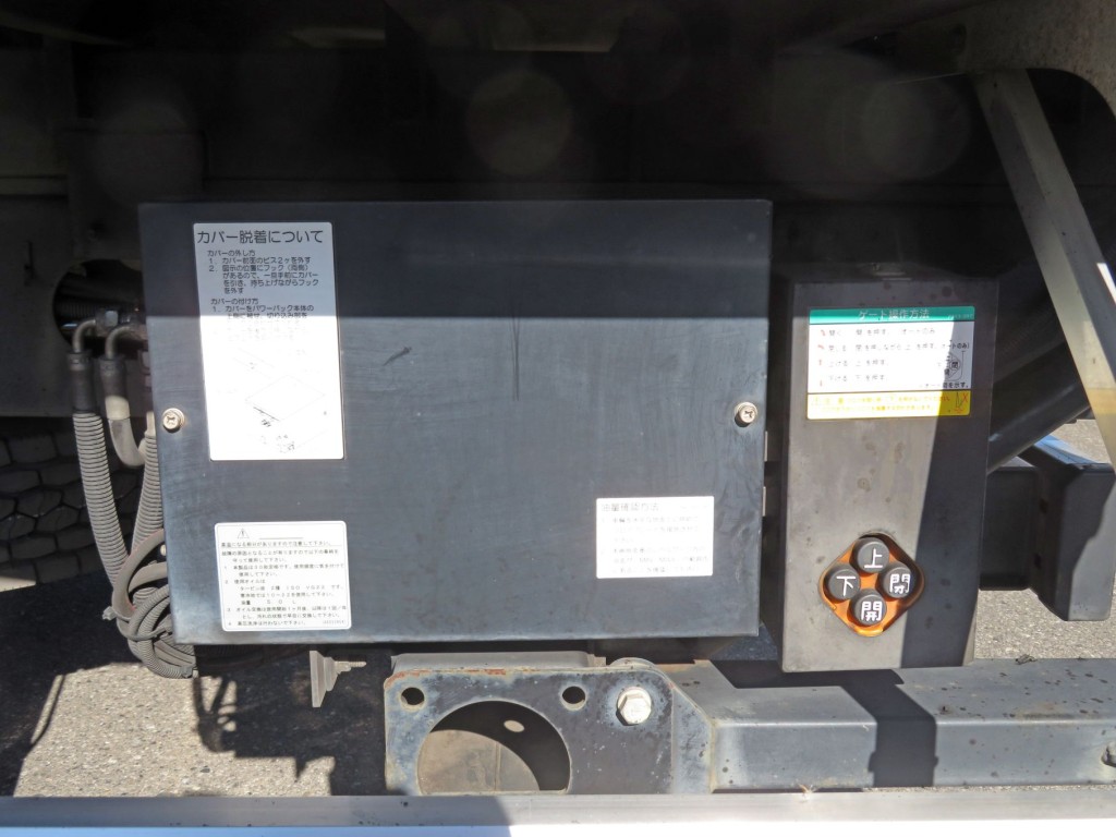 いすゞ フォワード TKG-FRR90S2(2WD)の写真10