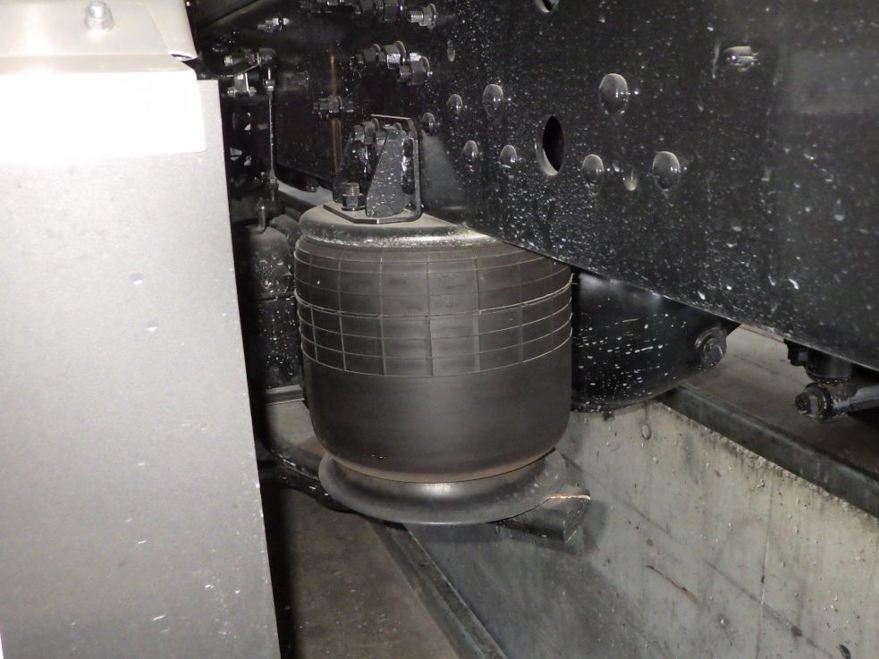 エアサスです。|三菱 ファイター 2KG-FK65F(2WD)の写真5