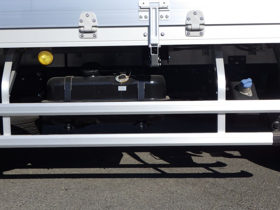 燃料タンクは１００Lです。|三菱 ファイター 2KG-FK65F(2WD)の写真21