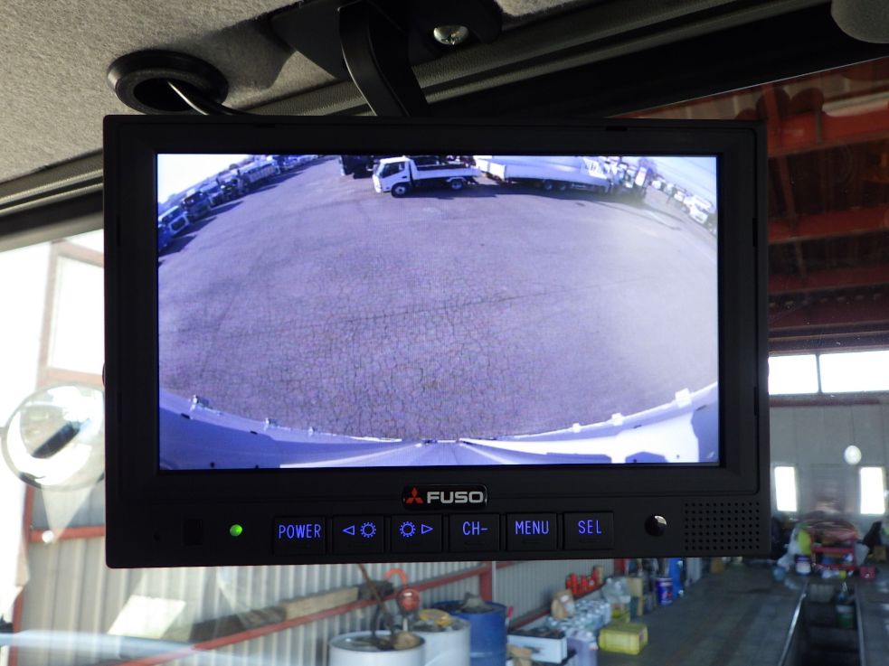 液晶バックモニター付きです。|三菱 ファイター 2KG-FK65F(2WD)の写真22