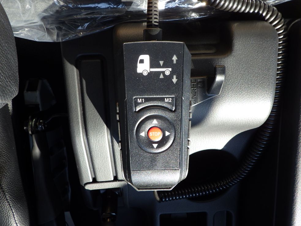 エアサスのコントローラーです。|三菱 ファイター 2KG-FK65F(2WD)の写真23