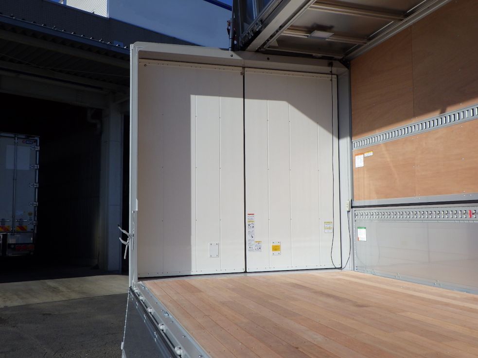 リヤ扉裏側の状態です。|三菱 ファイター 2KG-FK65F(2WD)の写真37