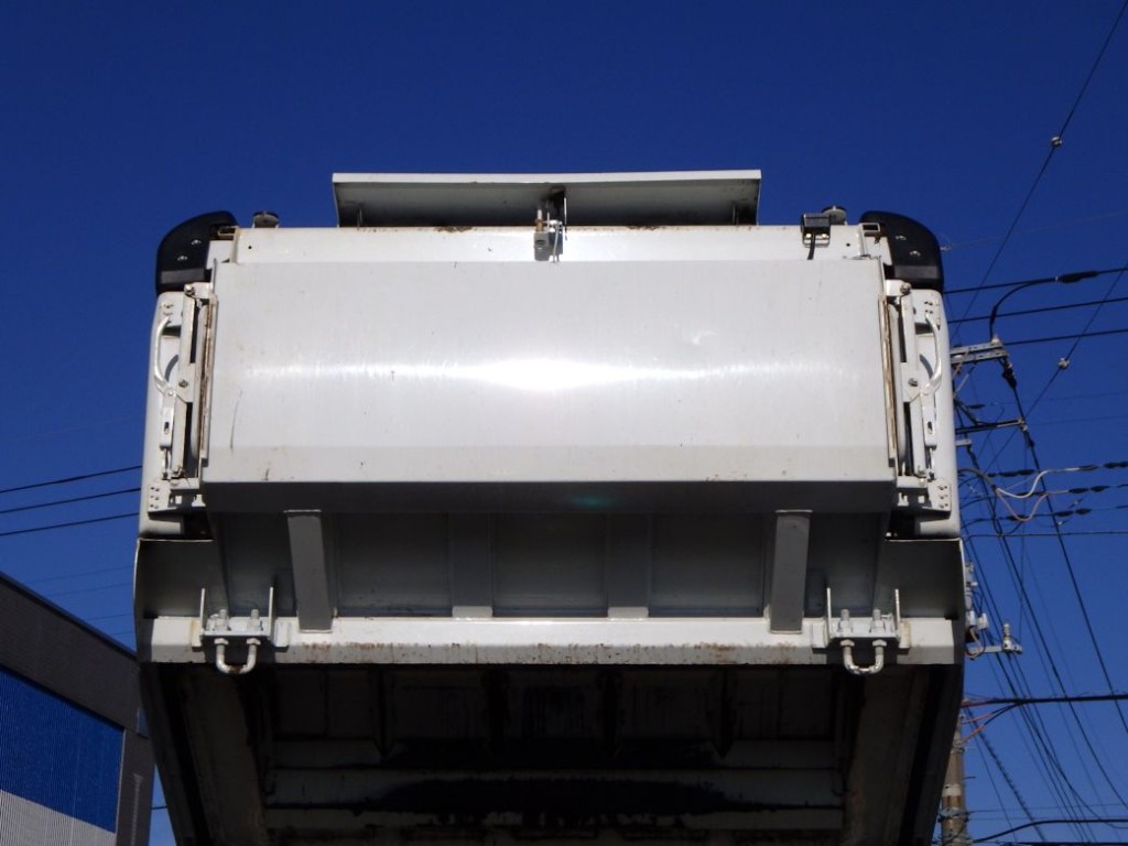 汚水タンク裏側の状態です。|いすゞ エルフ 2RG-NMR88AN(2WD)の写真7