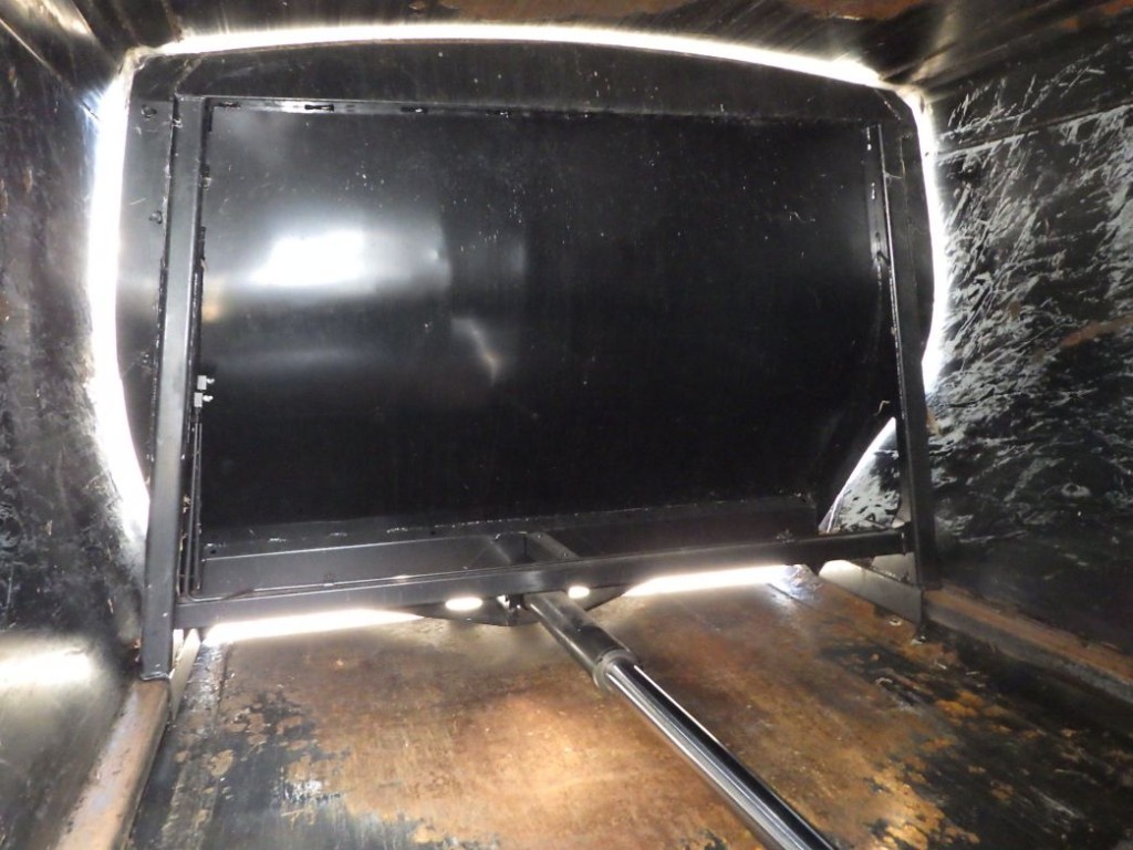 シリンダー及び排出板裏側の状態です。|いすゞ エルフ 2RG-NMR88AN(2WD)の写真11