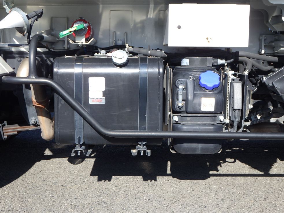 燃料タンクは50Lです。|いすゞ エルフ 2RG-NMR88AN(2WD)の写真17