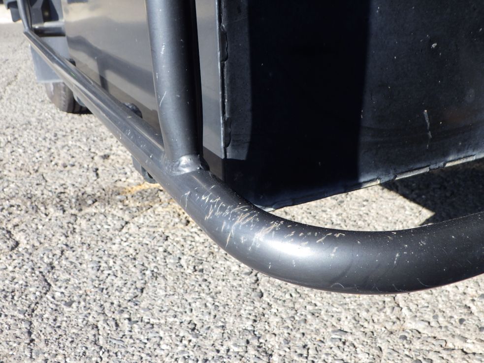 助手席側サイドバンパーにサビがあります。|いすゞ エルフ 2RG-NMR88AN(2WD)の写真32