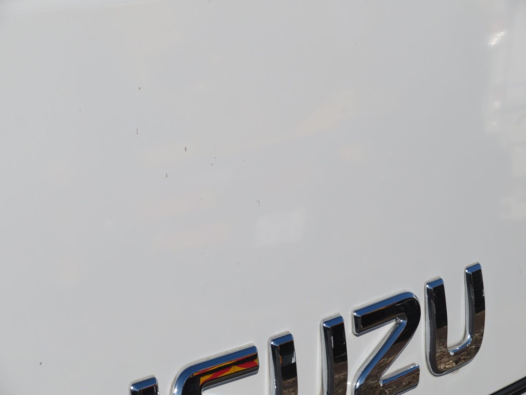 フロントパネル各所に小キズがあります。|いすゞ フォワード TKG-FRR90S2(2WD)の写真10