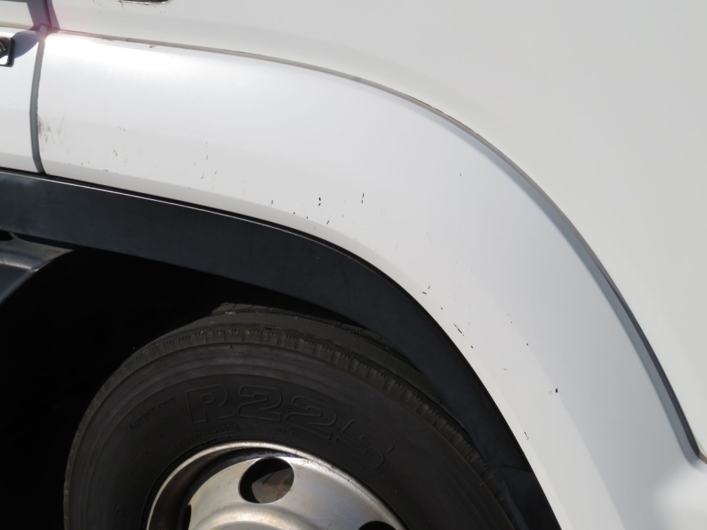 運転席側ドアフェンダーに細かいキズがあります。|いすゞ フォワード TKG-FRR90S2(2WD)の写真13