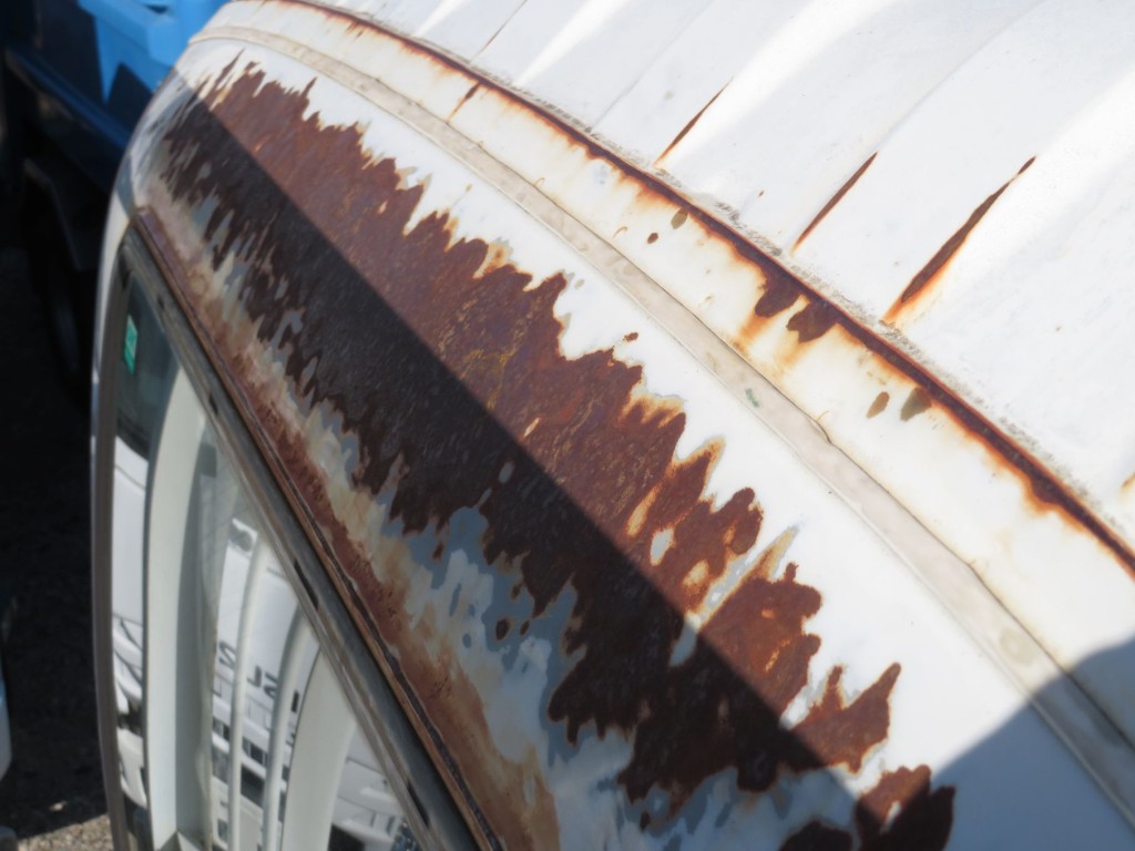 ルーフ後方からキャブバックにかけてサビがあります。|いすゞ フォワード TKG-FRR90S2(2WD)の写真15