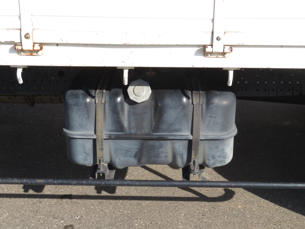 燃料タンクは100Lです。|いすゞ フォワード TKG-FRR90S2(2WD)の写真21