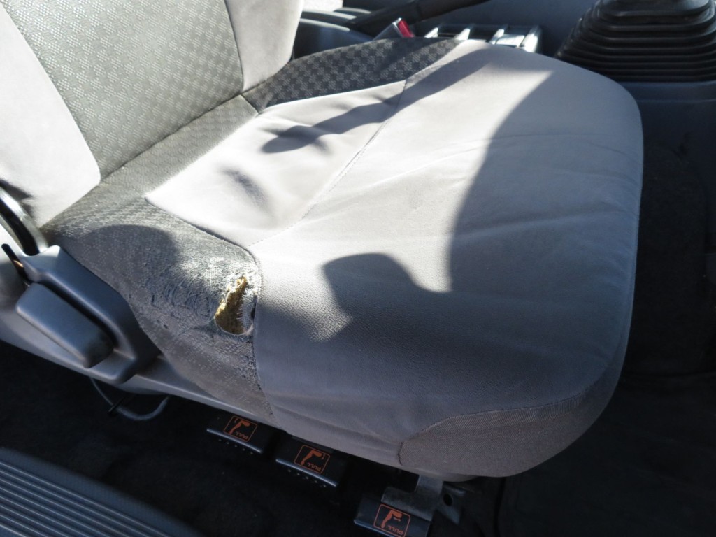 運転席座面の状態です。|いすゞ フォワード TKG-FRR90S2(2WD)の写真27