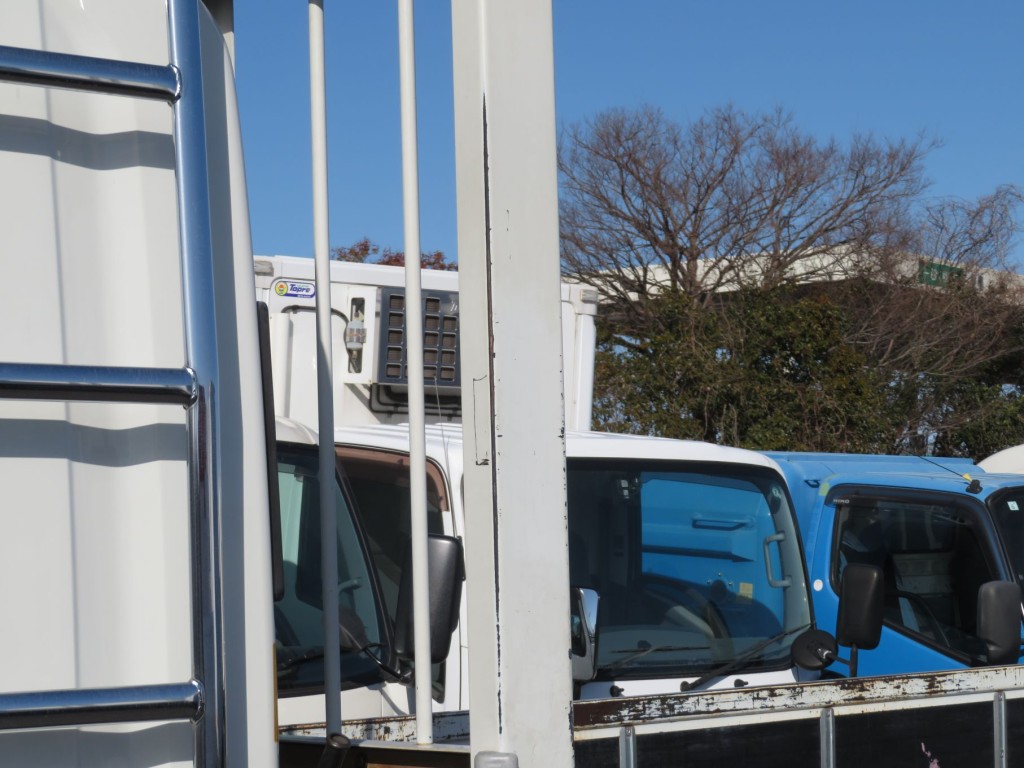 鳥居の助手席側側面にキズがあります。|いすゞ フォワード TKG-FRR90S2(2WD)の写真31